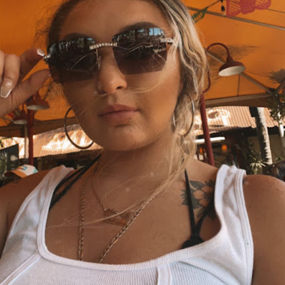 Meet your Posher, Lena - Picture 1 of 1